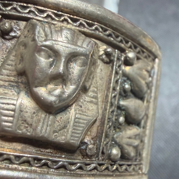 Intricate 900 Silver Vintage Egyptian Revival Cuff Pharaoh Motifs (2) - Picture 6 of 10